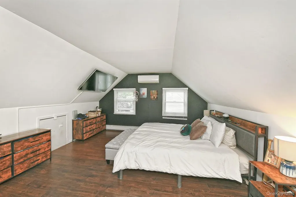 133 Spring Lane Levittown NY 11756