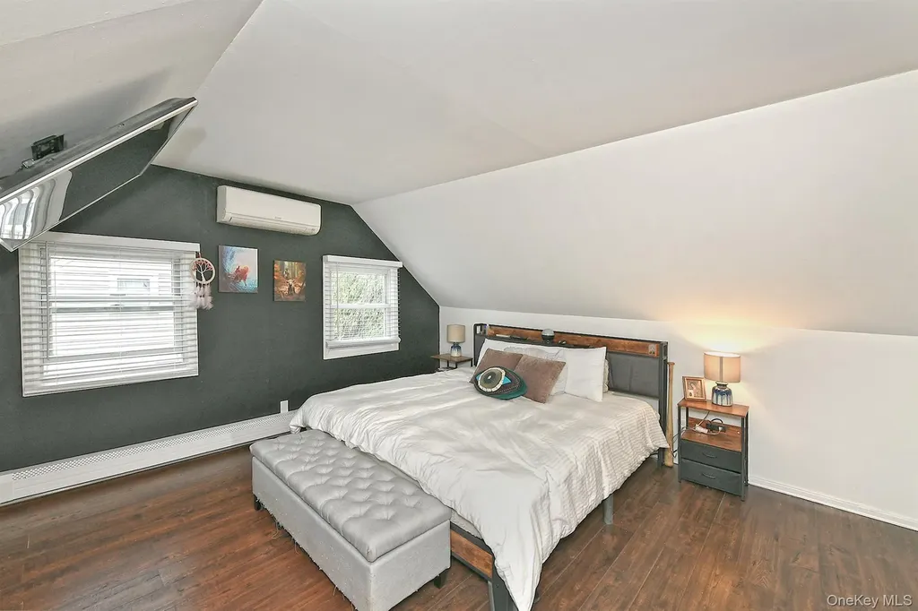 133 Spring Lane Levittown NY 11756