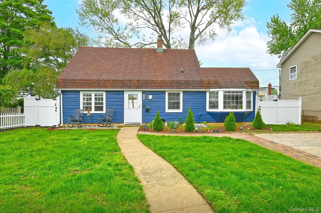 133 Spring Lane Levittown NY 11756