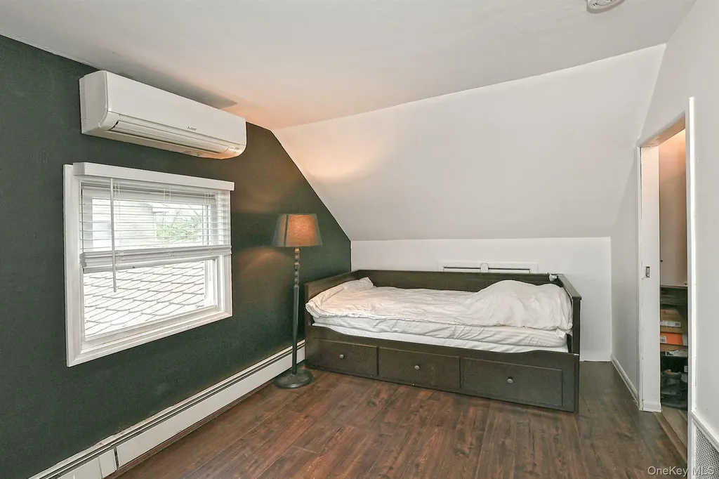 133 Spring Lane Levittown NY 11756