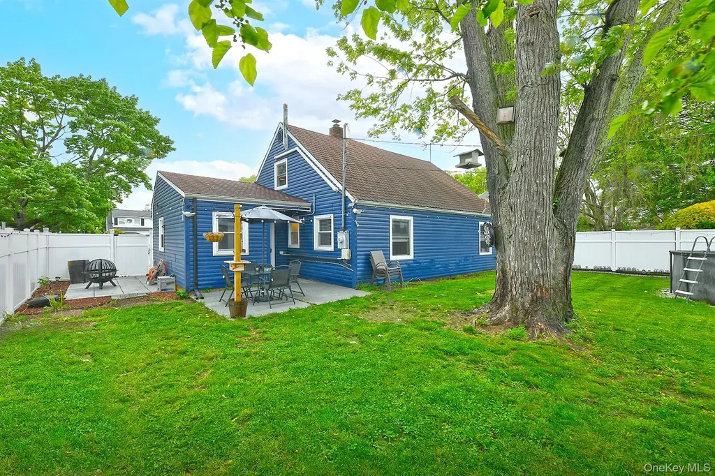 133 Spring Lane Levittown NY 11756
