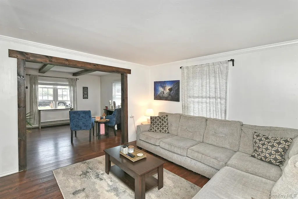 133 Spring Lane Levittown NY 11756