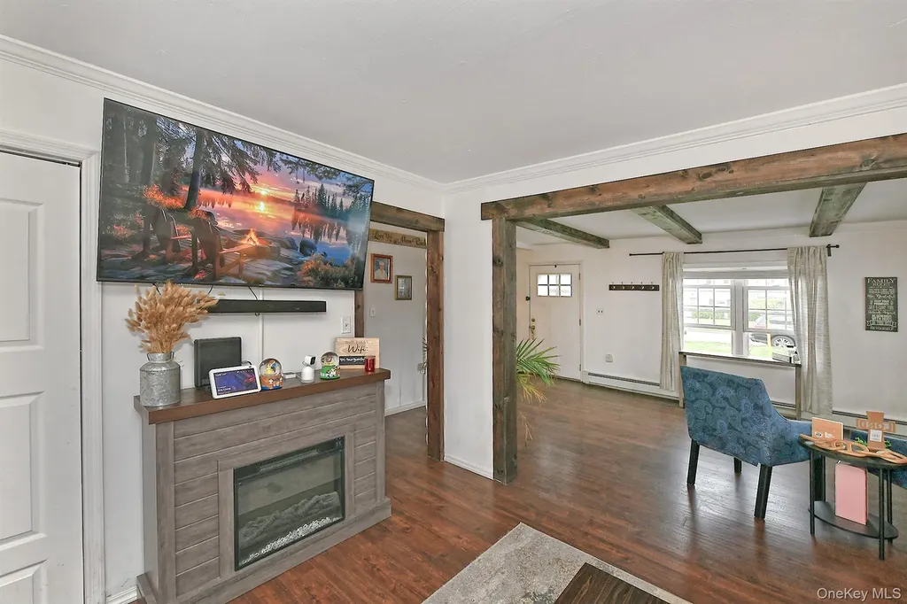 133 Spring Lane Levittown NY 11756