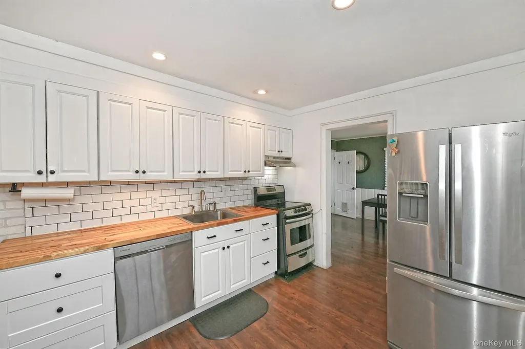 133 Spring Lane Levittown NY 11756
