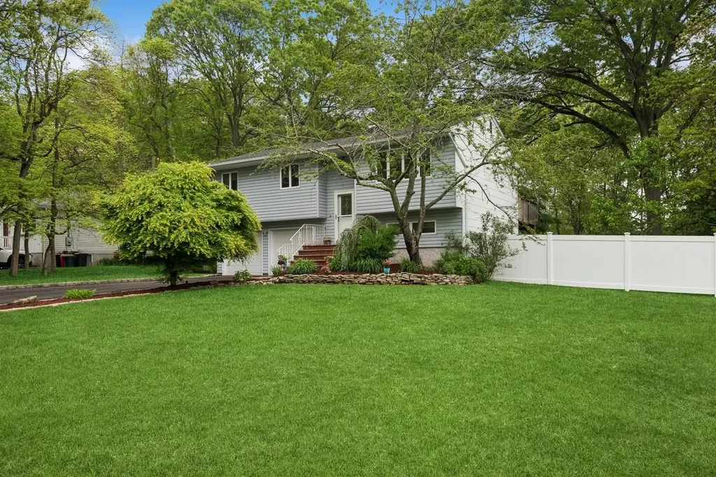51 Juniper Avenue Ronkonkoma NY 11779