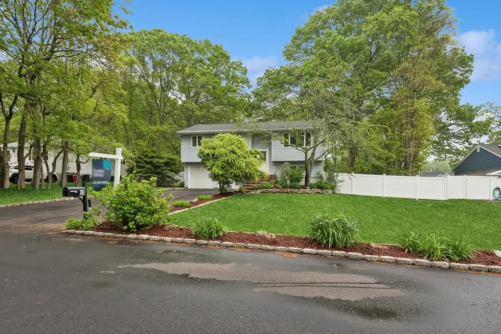 51 Juniper Avenue Ronkonkoma NY 11779