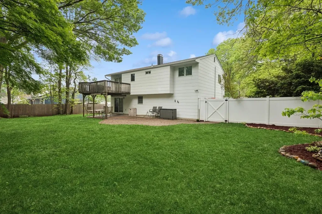 51 Juniper Avenue Ronkonkoma NY 11779