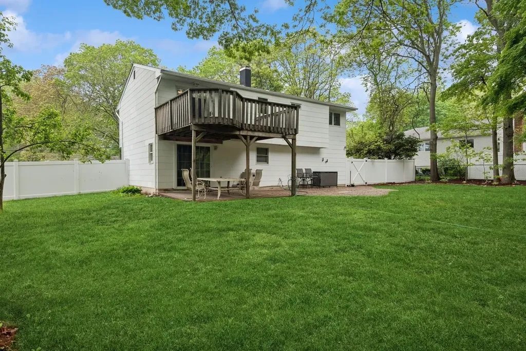 51 Juniper Avenue Ronkonkoma NY 11779