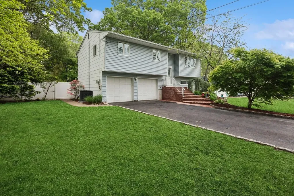 51 Juniper Avenue Ronkonkoma NY 11779