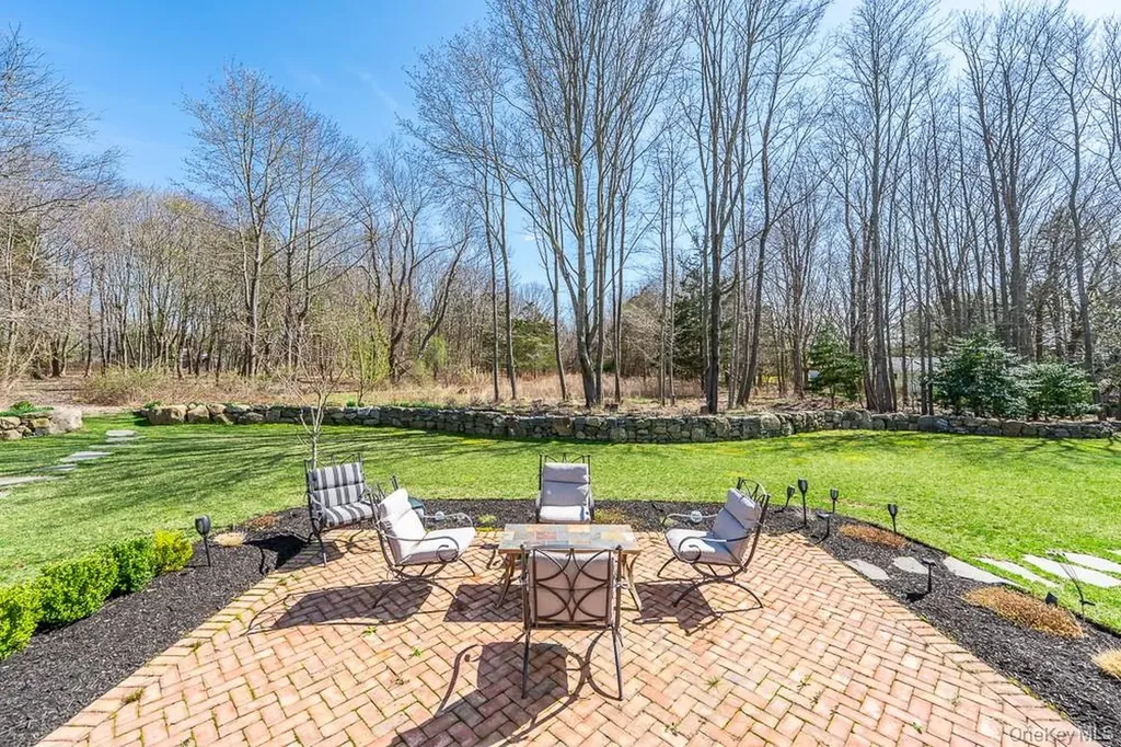 19000 Main Road Mattituck NY 11952
