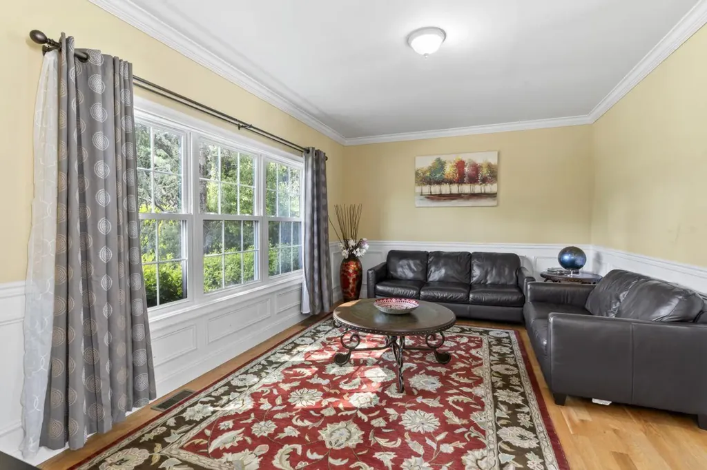 16 Terry Lane Plainview NY 11803