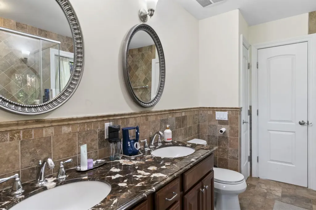 16 Terry Lane Plainview NY 11803