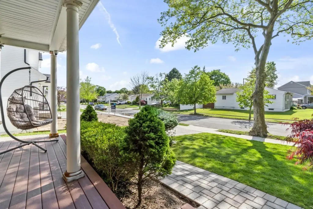 16 Terry Lane Plainview NY 11803