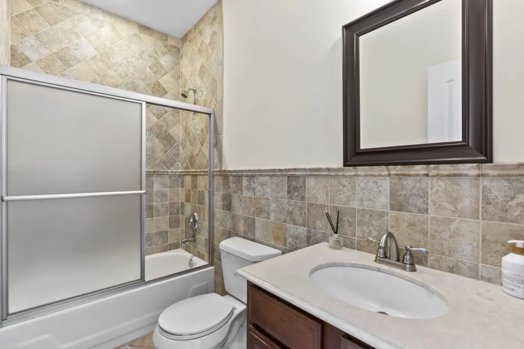 16 Terry Lane Plainview NY 11803