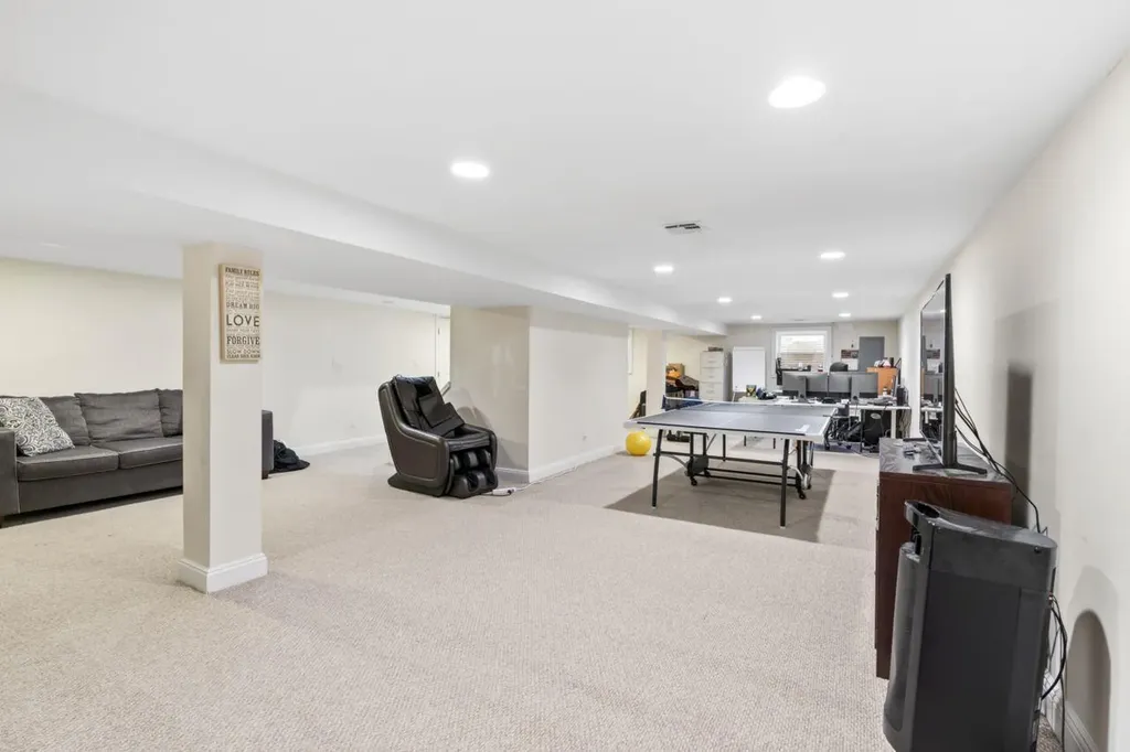 16 Terry Lane Plainview NY 11803