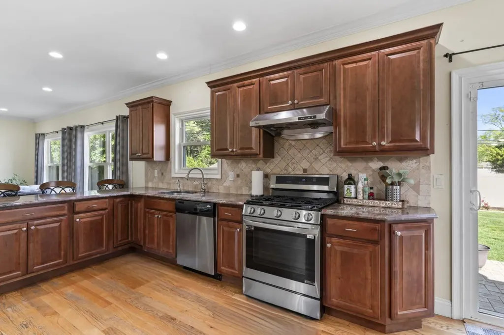 16 Terry Lane Plainview NY 11803