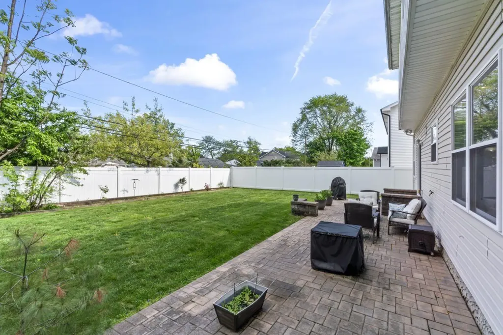 16 Terry Lane Plainview NY 11803