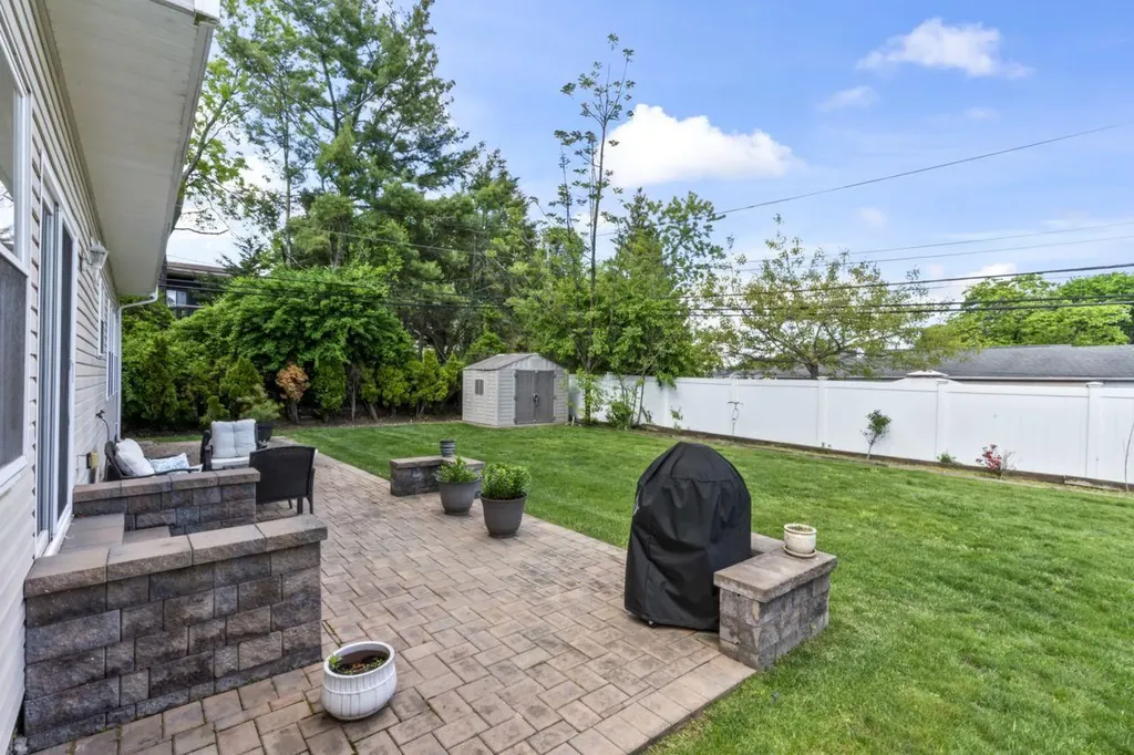 16 Terry Lane Plainview NY 11803