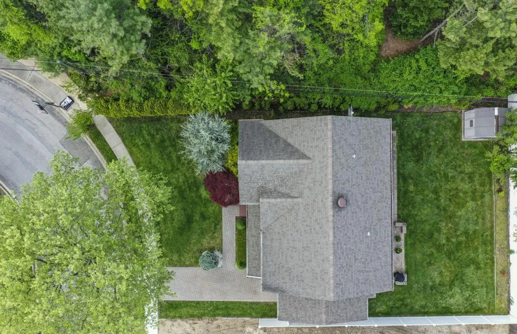 16 Terry Lane Plainview NY 11803