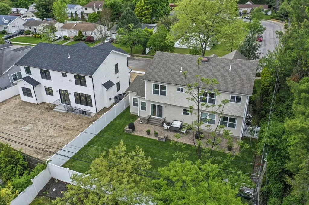 16 Terry Lane Plainview NY 11803