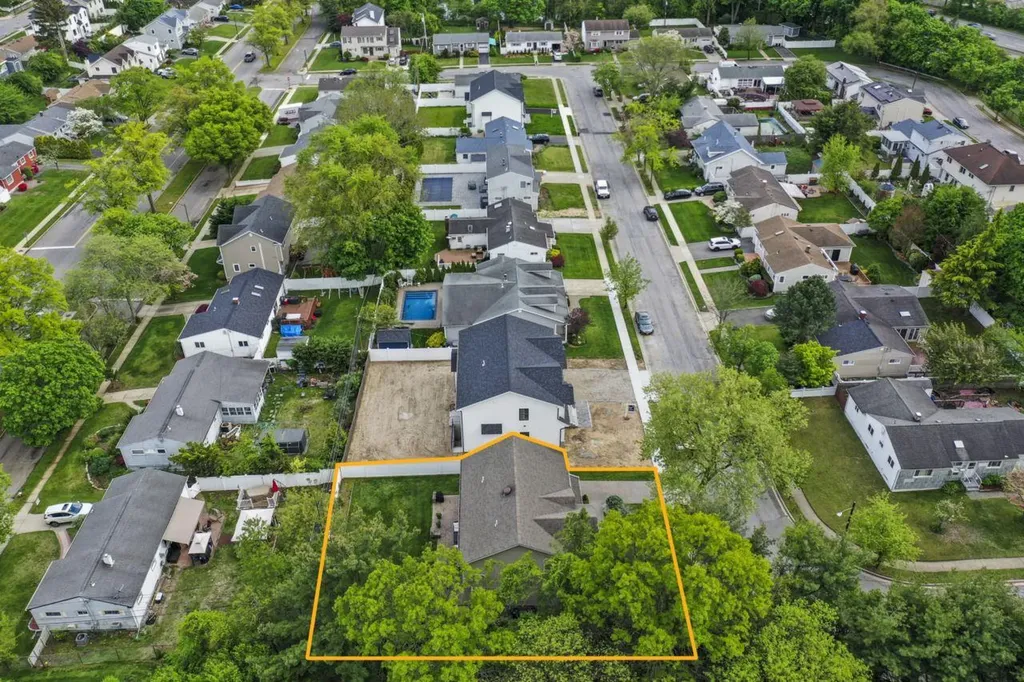 16 Terry Lane Plainview NY 11803