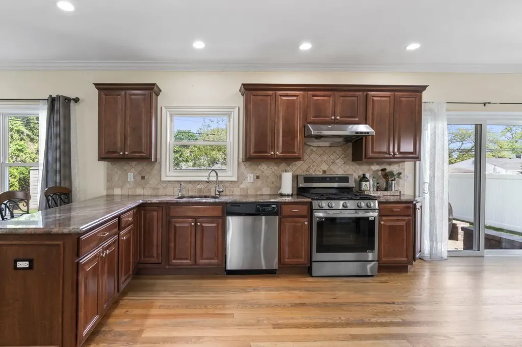 16 Terry Lane Plainview NY 11803