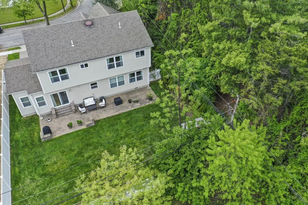16 Terry Lane Plainview NY 11803