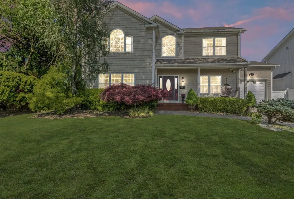 16 Terry Lane Plainview NY 11803