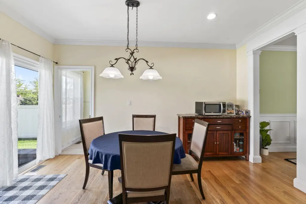 16 Terry Lane Plainview NY 11803