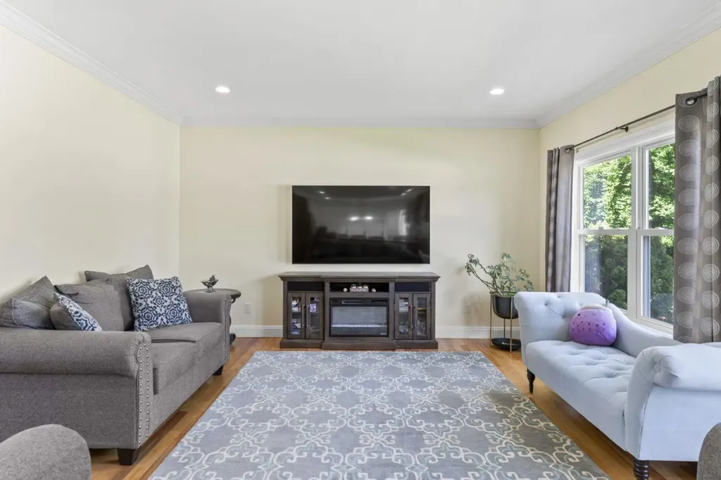 16 Terry Lane Plainview NY 11803