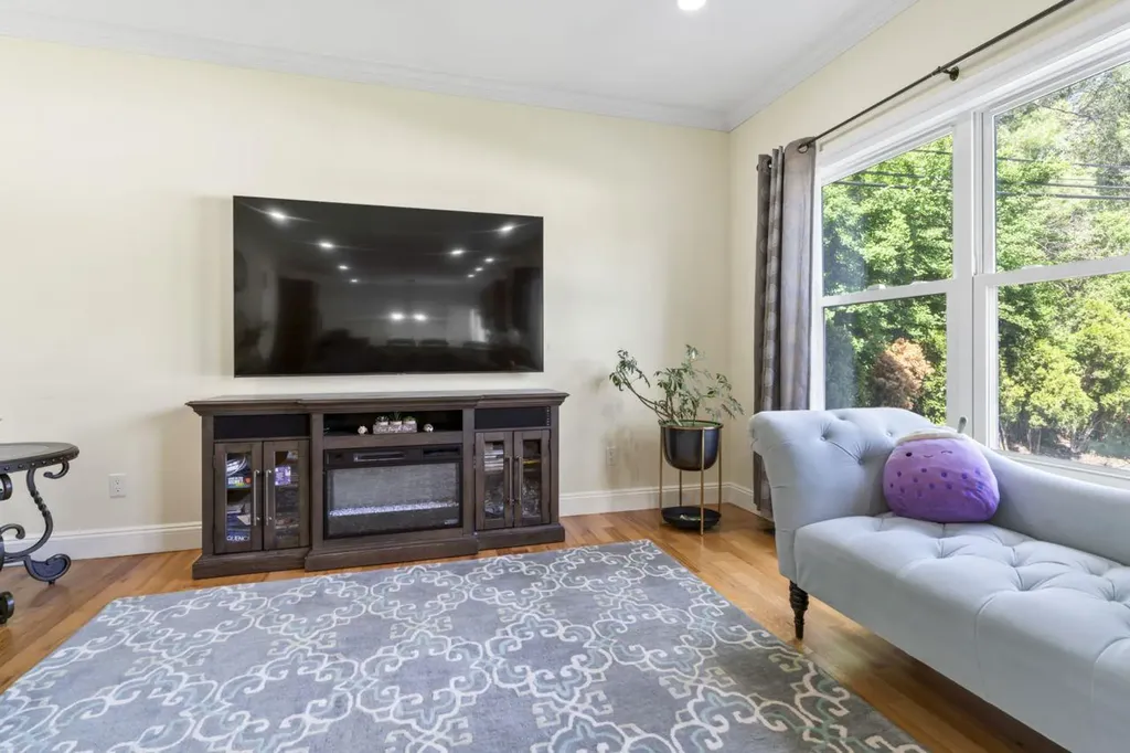 16 Terry Lane Plainview NY 11803
