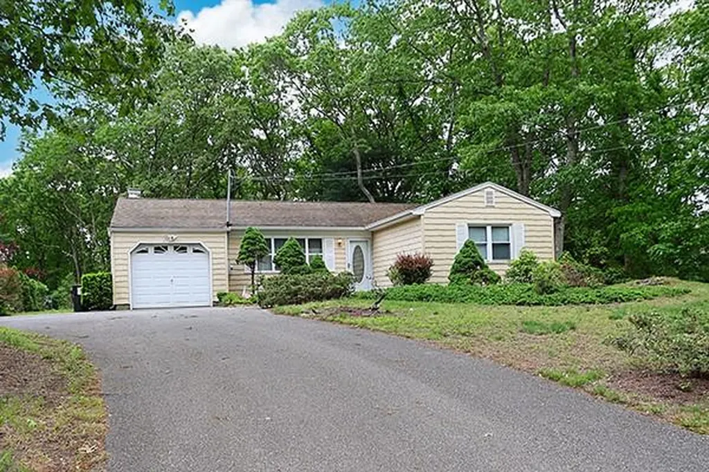 14 Belmont Drive Smithtown NY 11787