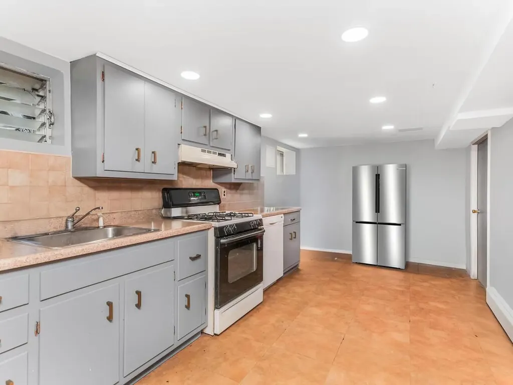 2918 Schley Avenue Bronx NY 10465