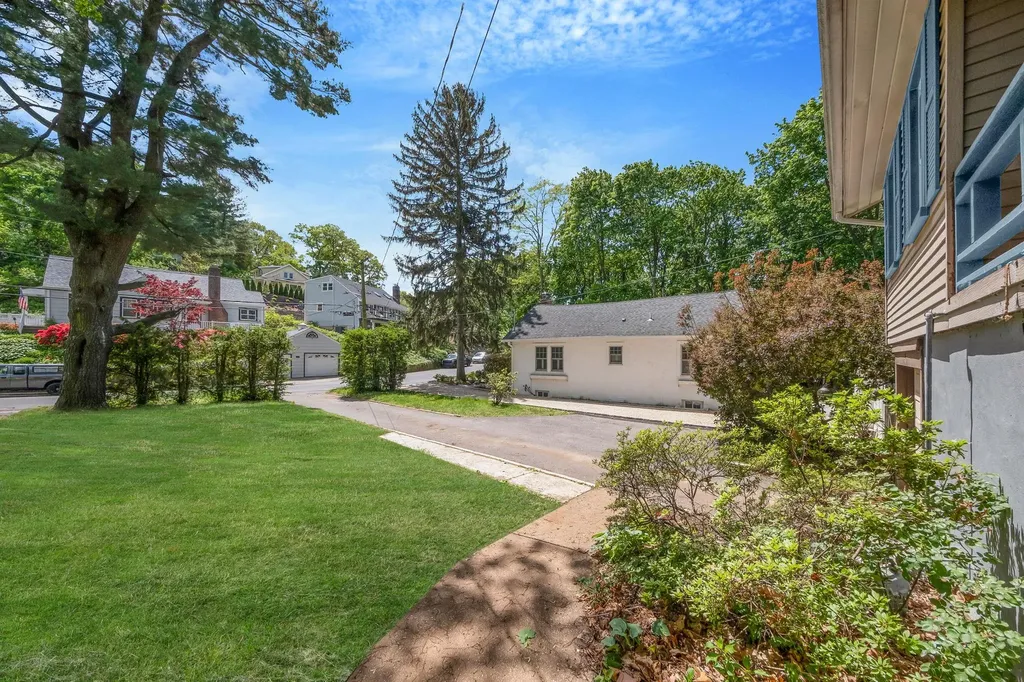 45 Abbott Drive Halesite NY 11743