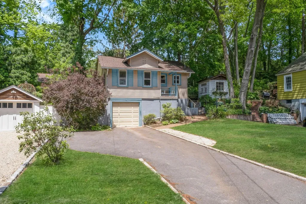 45 Abbott Drive Halesite NY 11743