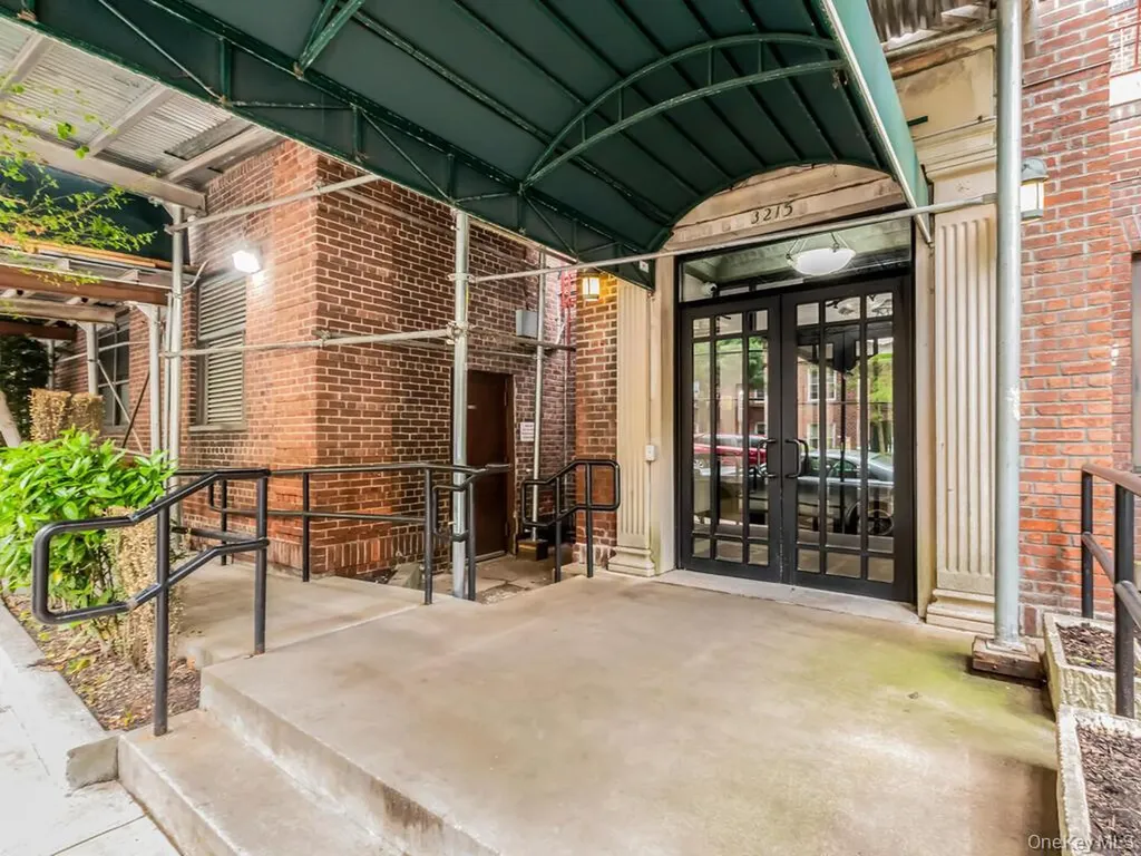 3215 Netherland Avenue Bronx NY 10463