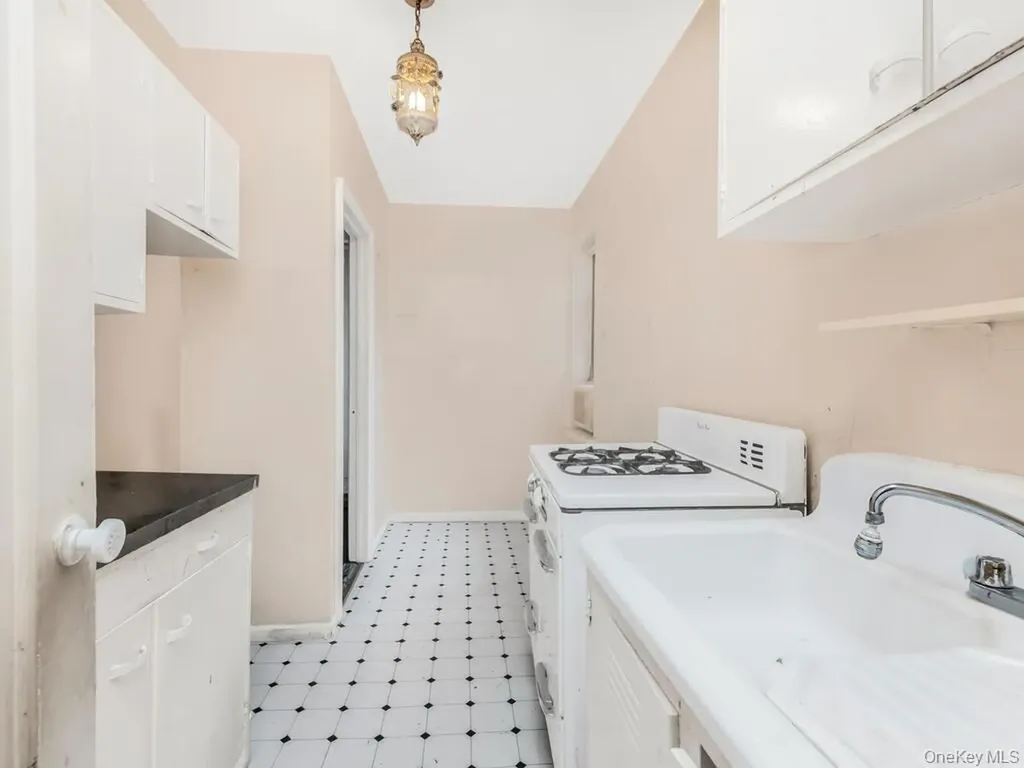 3215 Netherland Avenue Bronx NY 10463