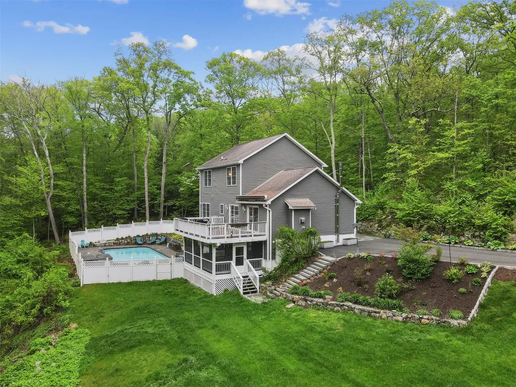 25 Crest Road Cold Spring NY 10516