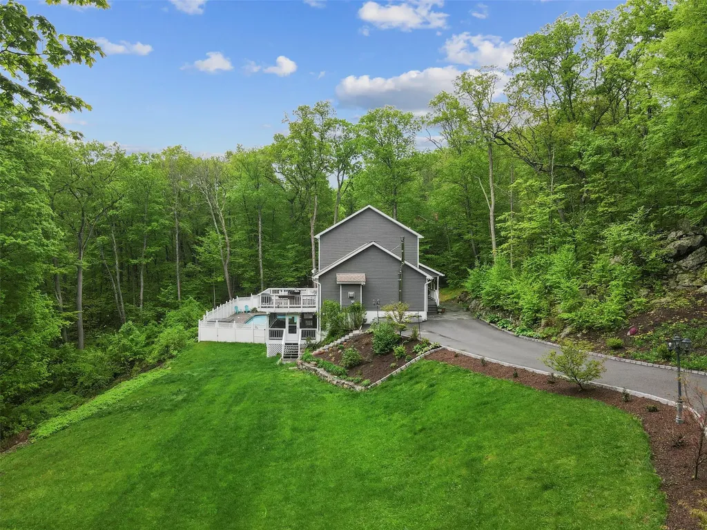 25 Crest Road Cold Spring NY 10516