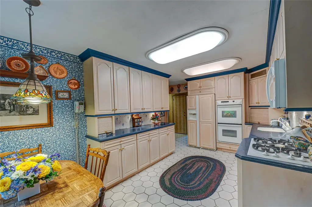 98 Shrub Hollow Road Roslyn NY 11576