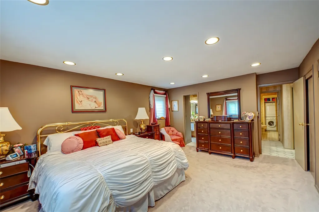 98 Shrub Hollow Road Roslyn NY 11576