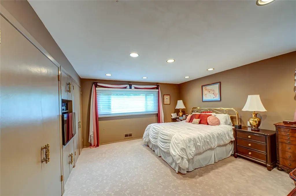 98 Shrub Hollow Road Roslyn NY 11576