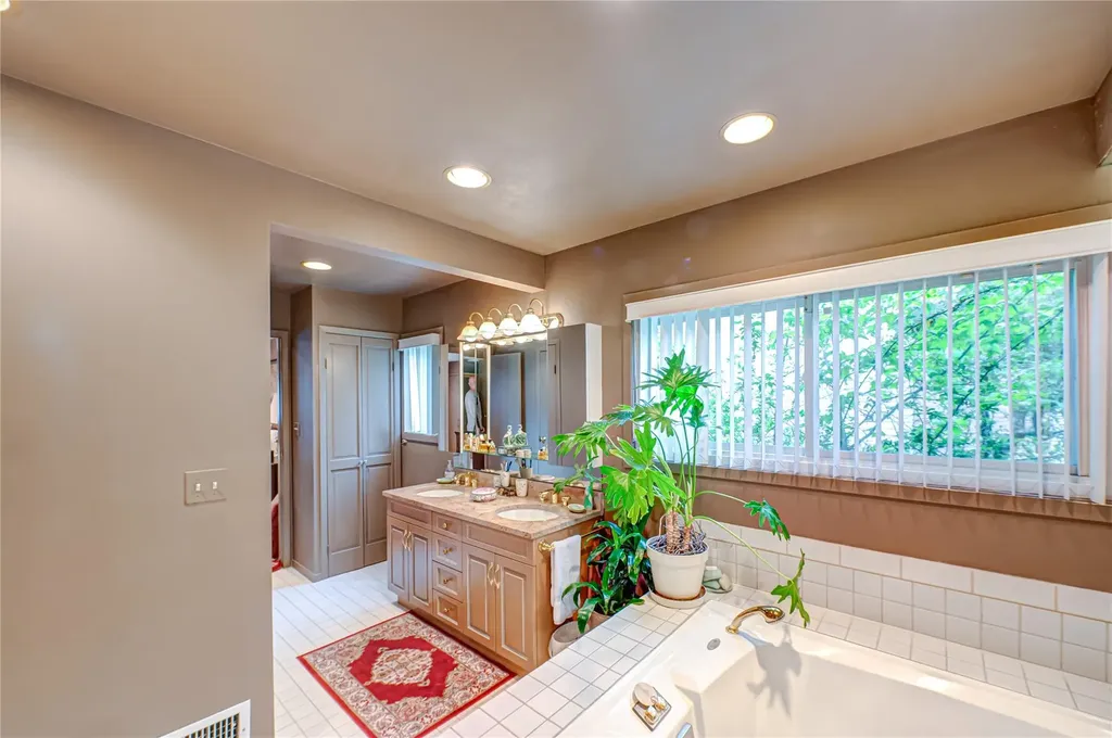 98 Shrub Hollow Road Roslyn NY 11576