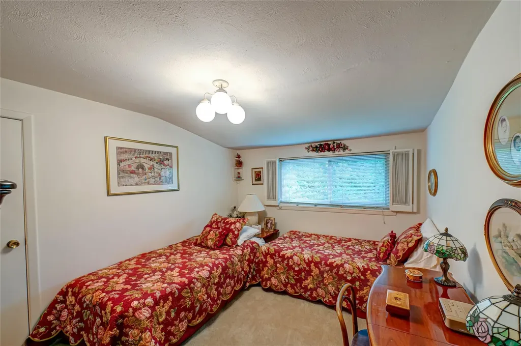 98 Shrub Hollow Road Roslyn NY 11576