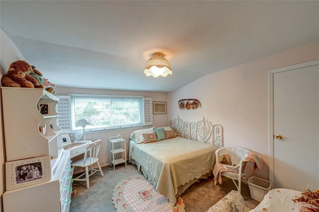 98 Shrub Hollow Road Roslyn NY 11576