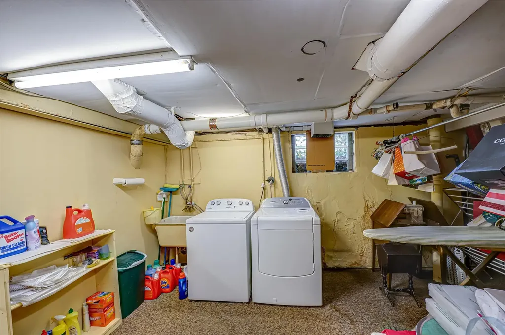 98 Shrub Hollow Road Roslyn NY 11576