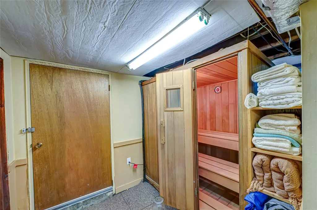 98 Shrub Hollow Road Roslyn NY 11576
