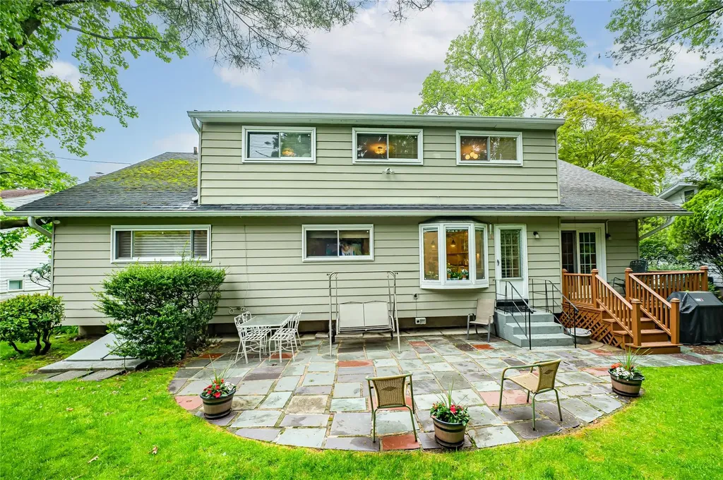 98 Shrub Hollow Road Roslyn NY 11576
