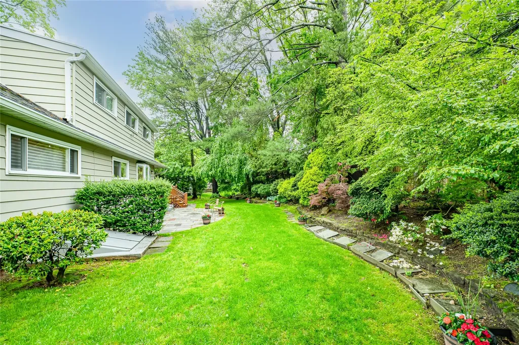 98 Shrub Hollow Road Roslyn NY 11576