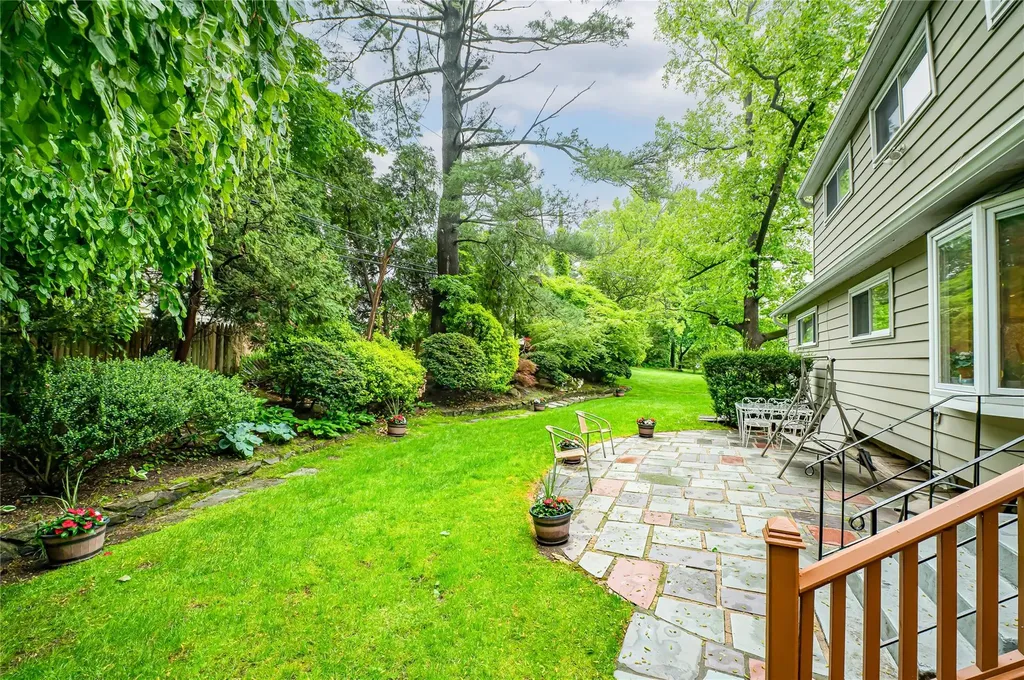98 Shrub Hollow Road Roslyn NY 11576
